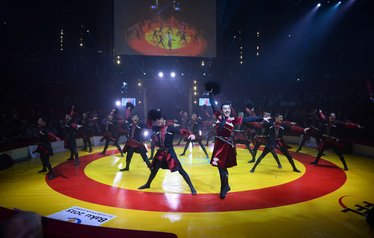 Первая леди Азербайджана Мехрибан Алиева наблюдала за товарищеской встречей азербайджанских и французских борцов в Париже (ФОТО)