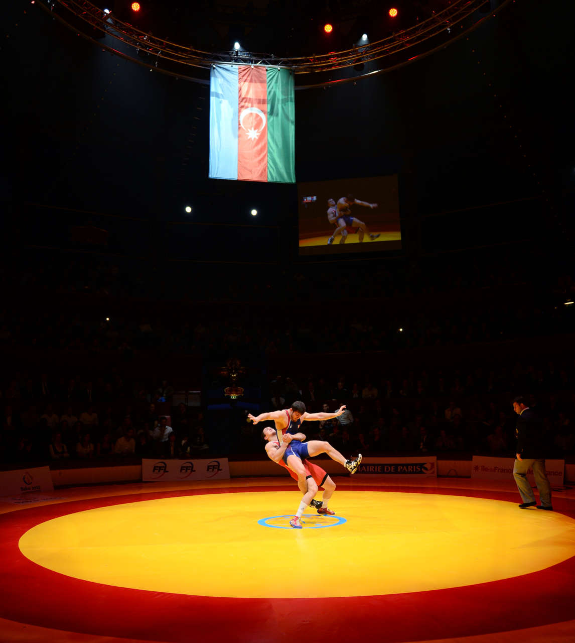 Первая леди Азербайджана Мехрибан Алиева наблюдала за товарищеской встречей азербайджанских и французских борцов в Париже (ФОТО)