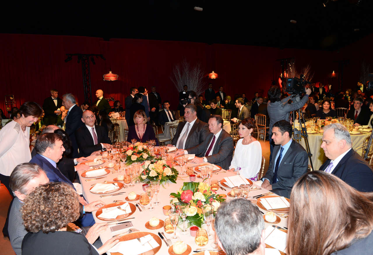 Первая леди Азербайджана Мехрибан Алиева наблюдала за товарищеской встречей азербайджанских и французских борцов в Париже (ФОТО)