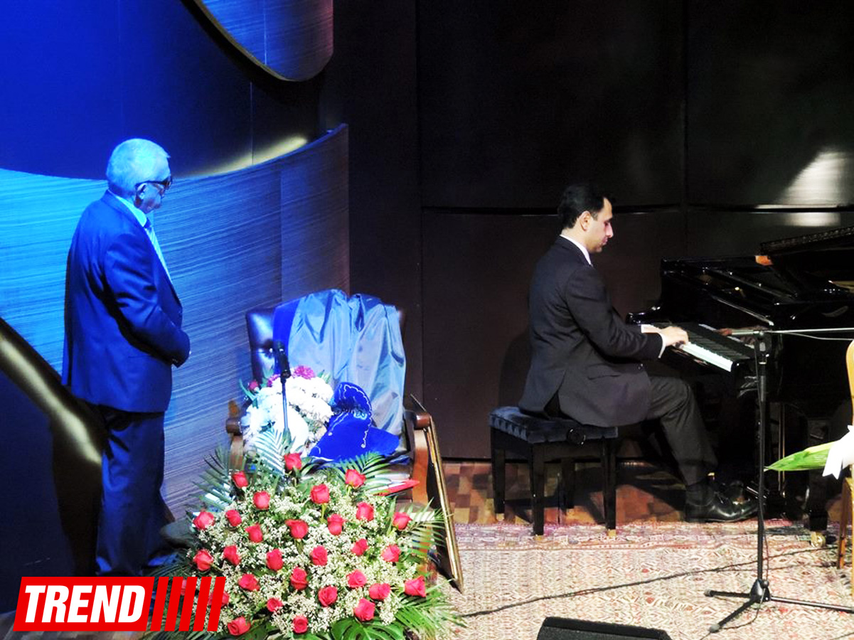 В Международном центре мугама отметили юбилей поэта Чингиза Алиоглу: "Нам всем повезло, что мы его современники" (ФОТО)