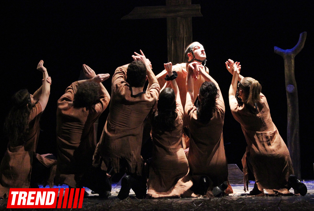 "Холстомер. История лошади"  - потрясающий спектакль Грузинского театра в Баку (ФОТО)