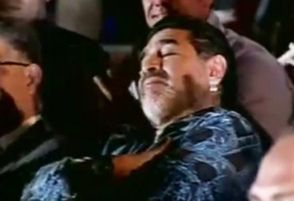 Марадону госпитализировали с кровотечением в желудке