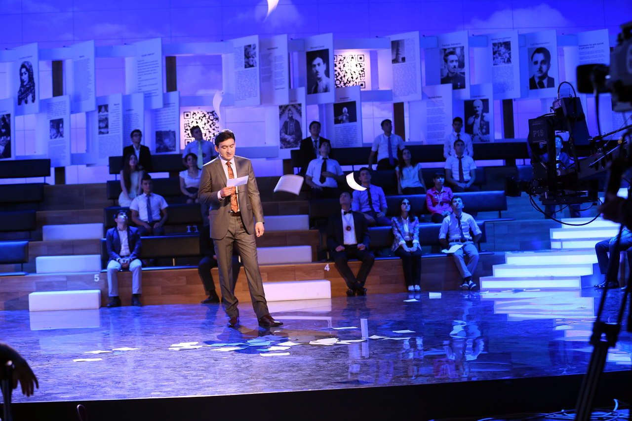 Творчество Самеда Вургуна в интеллект-шоу "Parlaq Zəka" (ФОТО)