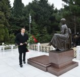Президент Азербайджана и его супруга посетили могилу общенационального лидера Гейдара Алиева (ФОТО)