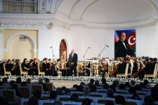 В Азербайджанской филармонии почтили память общенационального лидера Гейдара Алиева (ФОТО)