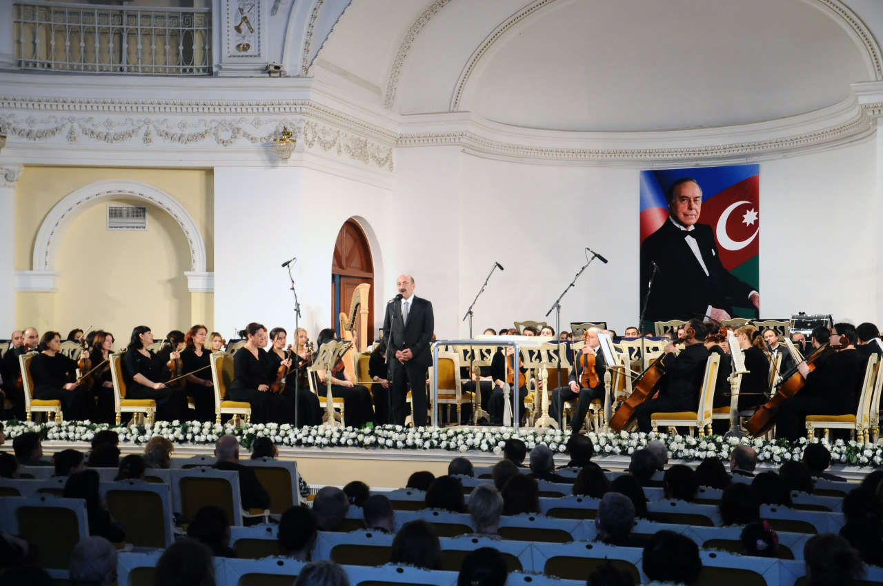В Азербайджанской филармонии почтили память общенационального лидера Гейдара Алиева (ФОТО)