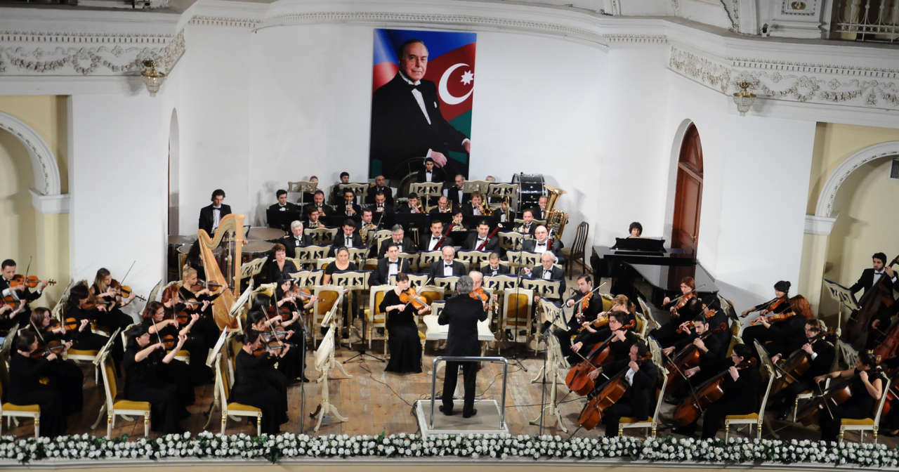 В Азербайджанской филармонии почтили память общенационального лидера Гейдара Алиева (ФОТО)