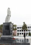 Президент Азербайджана посетил памятник общенациональному лидеру Гейдару Алиеву в Сабирабаде (ФОТО)