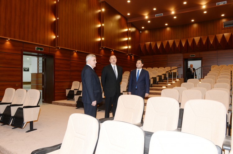 Ильхам Алиев ознакомился с условиями, созданными в реконструированном Сабирабадском районном доме культуры (ФОТО)