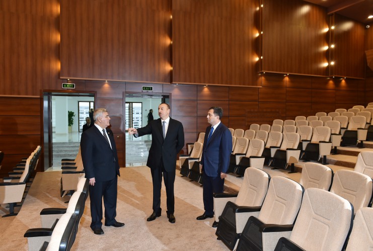 Ильхам Алиев ознакомился с условиями, созданными в реконструированном Сабирабадском районном доме культуры (ФОТО)