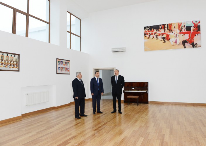 Ильхам Алиев ознакомился с условиями, созданными в реконструированном Сабирабадском районном доме культуры (ФОТО)