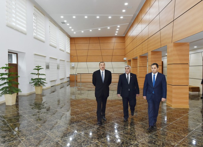 Ильхам Алиев ознакомился с условиями, созданными в реконструированном Сабирабадском районном доме культуры (ФОТО)