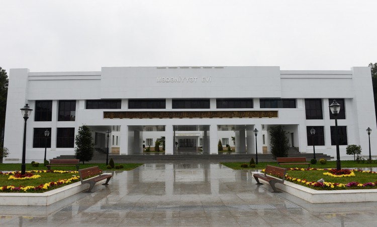 Ильхам Алиев ознакомился с условиями, созданными в реконструированном Сабирабадском районном доме культуры (ФОТО)