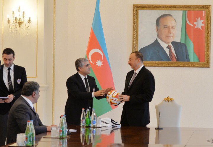 Президент Ильхам Алиев: Гол, забитый «Карабахом» в матче с «Интером», не был засчитан в результате непрофессионализма, или же предвзятой позиции судейской бригады (ФОТО)