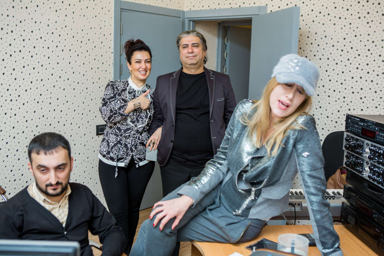 В Баку открылся Творческий центр VIP Recording studio с участием итальянской певицы In-Grid (ФОТО)