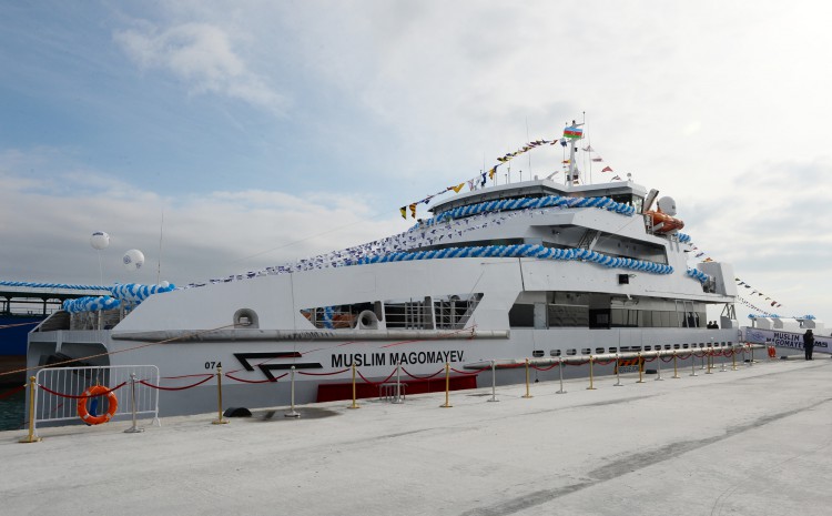 Президент Азербайджана и его супруга приняли участие в церемонии сдачи в эксплуатацию корабля «Муслим Магомаев» (версия 2) (ФОТО)