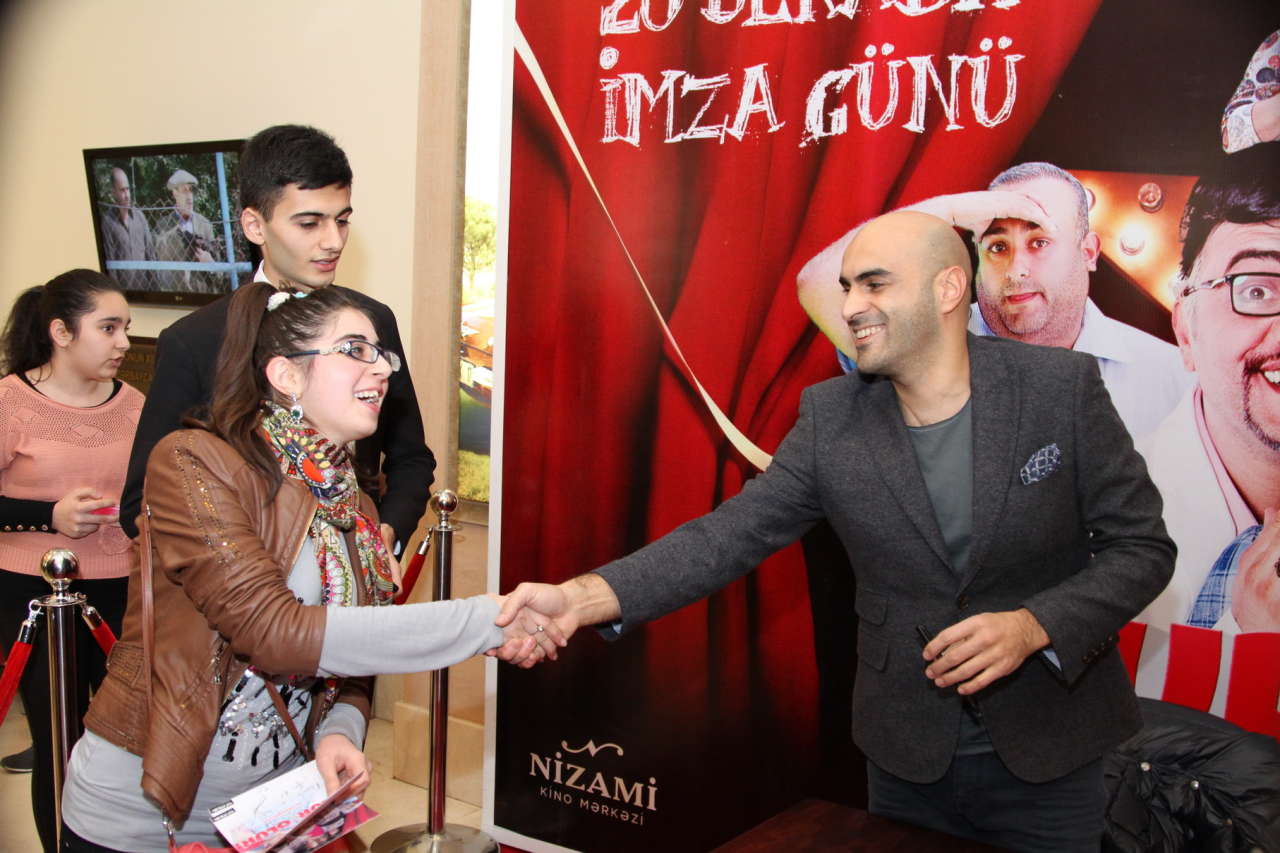 Известный турецкий актер Альпер Кул приехал в Баку (ФОТО)