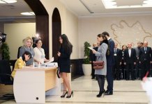 Президент Азербайджана и его супруга проголосовали на муниципальных выборах (ФОТО)