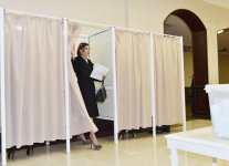 Президент Азербайджана и его супруга проголосовали на муниципальных выборах (ФОТО)