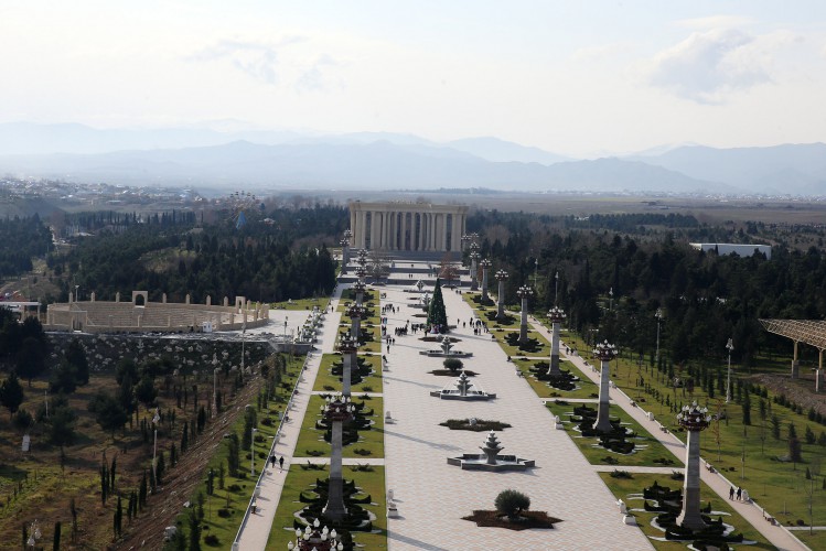 Вице-президент Фонда Гейдара Алиева Лейла Алиева и гости из России побывали в Гяндже (ФОТО)