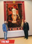 В Баку представлен ковер по эскизу Таира Салахова "Красное колесо", посвященного Солженицыну (ФОТО)