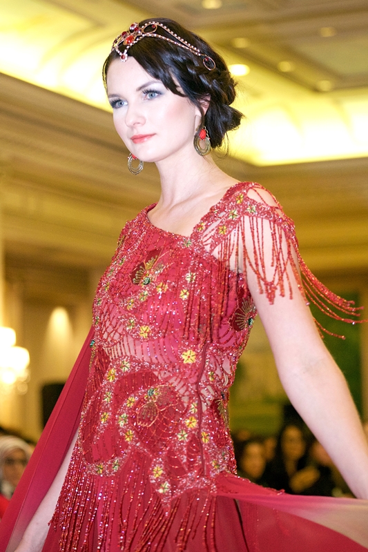 Магнетизм Востока от Фахрии Халафовой на Парижском подиуме (ФОТО)