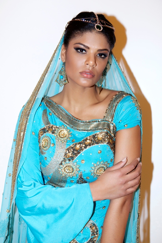 Магнетизм Востока от Фахрии Халафовой на Парижском подиуме (ФОТО)