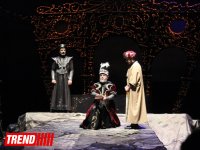 В Аздраме с большим успехом прошла премьера спектакля "Надир шах" по роману  Юнуса Огуза (ФОТО)