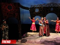 В Аздраме с большим успехом прошла премьера спектакля "Надир шах" по роману  Юнуса Огуза (ФОТО)
