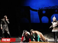 В Аздраме с большим успехом прошла премьера спектакля "Надир шах" по роману  Юнуса Огуза (ФОТО)