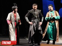 В Аздраме с большим успехом прошла премьера спектакля "Надир шах" по роману  Юнуса Огуза (ФОТО)