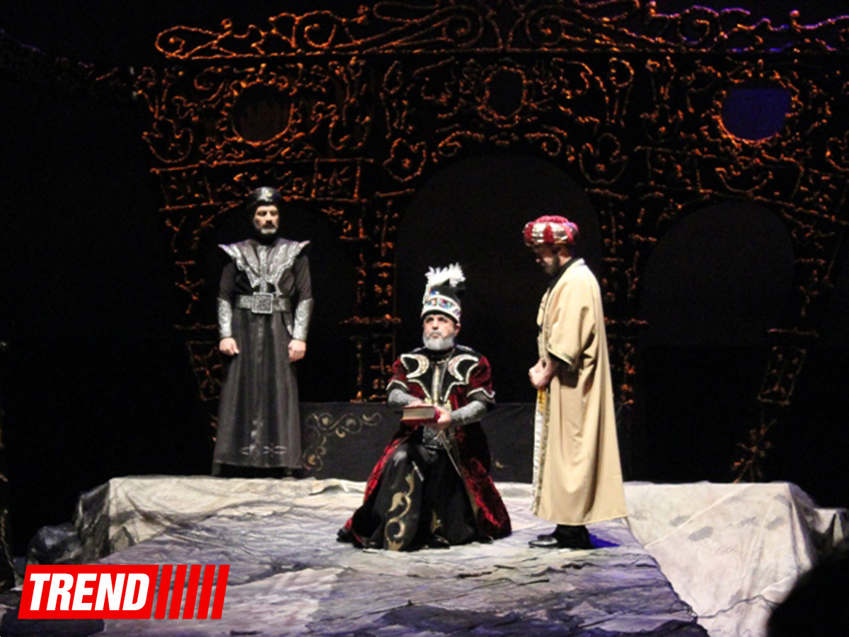 В Аздраме с большим успехом прошла премьера спектакля "Надир шах" по роману  Юнуса Огуза (ФОТО)