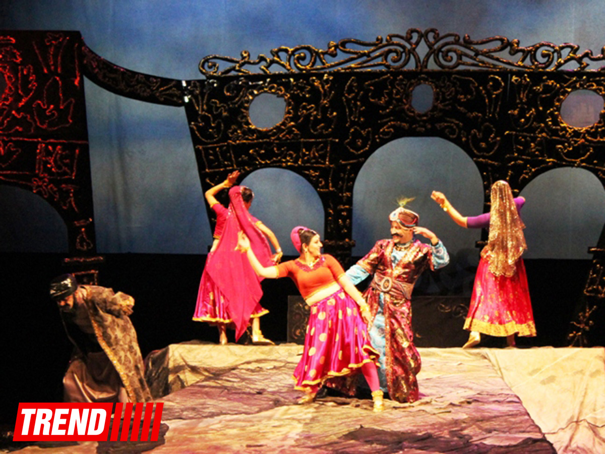 В Аздраме с большим успехом прошла премьера спектакля "Надир шах" по роману  Юнуса Огуза (ФОТО)