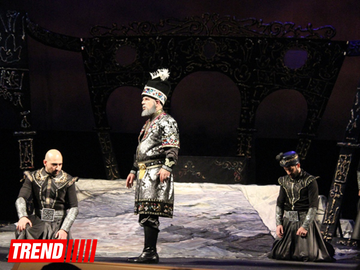В Аздраме с большим успехом прошла премьера спектакля "Надир шах" по роману  Юнуса Огуза (ФОТО)