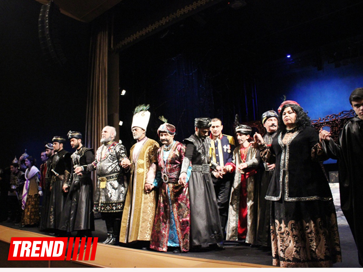 В Аздраме с большим успехом прошла премьера спектакля "Надир шах" по роману  Юнуса Огуза (ФОТО)