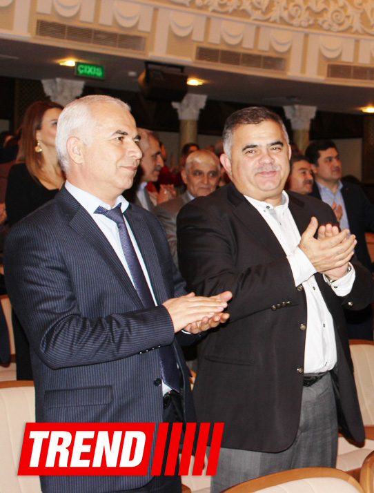 В Аздраме с большим успехом прошла премьера спектакля "Надир шах" по роману  Юнуса Огуза (ФОТО)