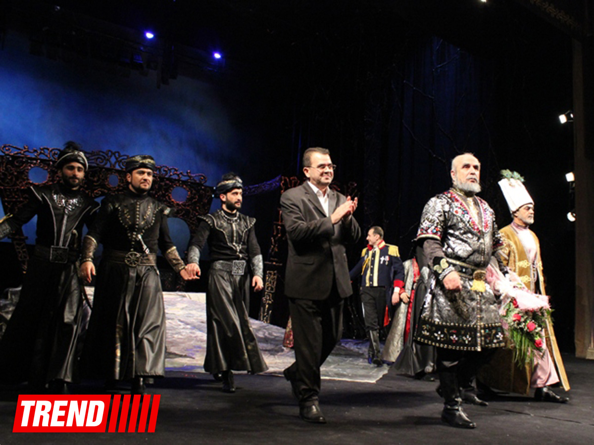 В Аздраме с большим успехом прошла премьера спектакля "Надир шах" по роману  Юнуса Огуза (ФОТО)