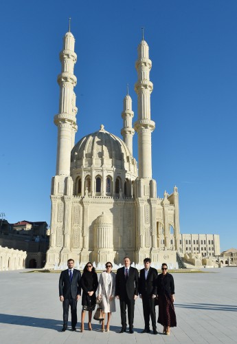 Президент Ильхам Алиев: За последние 11 лет в Азербайджане было построено или отремонтировано около 250 мечетей (ФОТО)