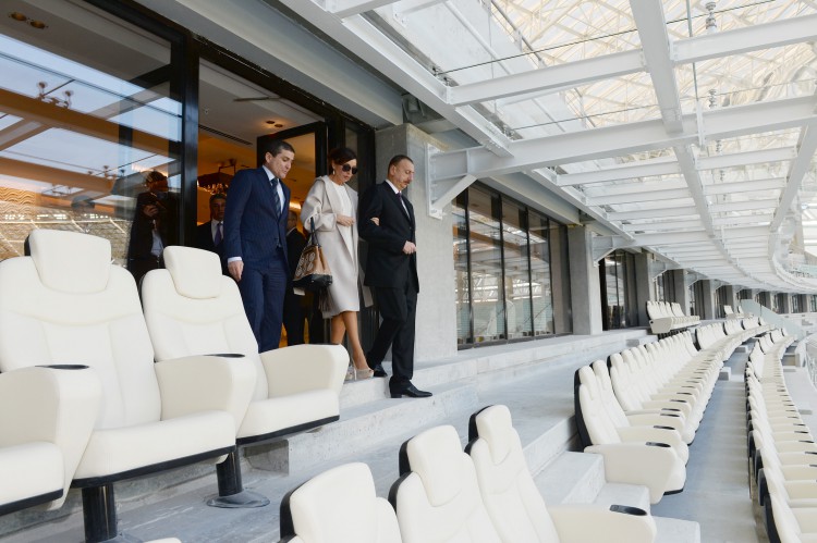 Президент Ильхам Алиев ознакомился с ходом работ на Бакинском олимпийском стадионе  (ФОТО)