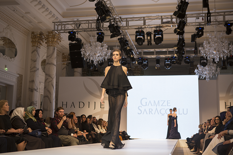 В Баку прошло красочное дефиле известных турецких дизайнеров (ФОТО)