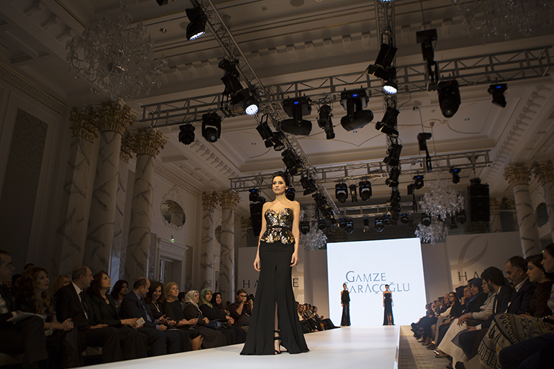 В Баку прошло красочное дефиле известных турецких дизайнеров (ФОТО)