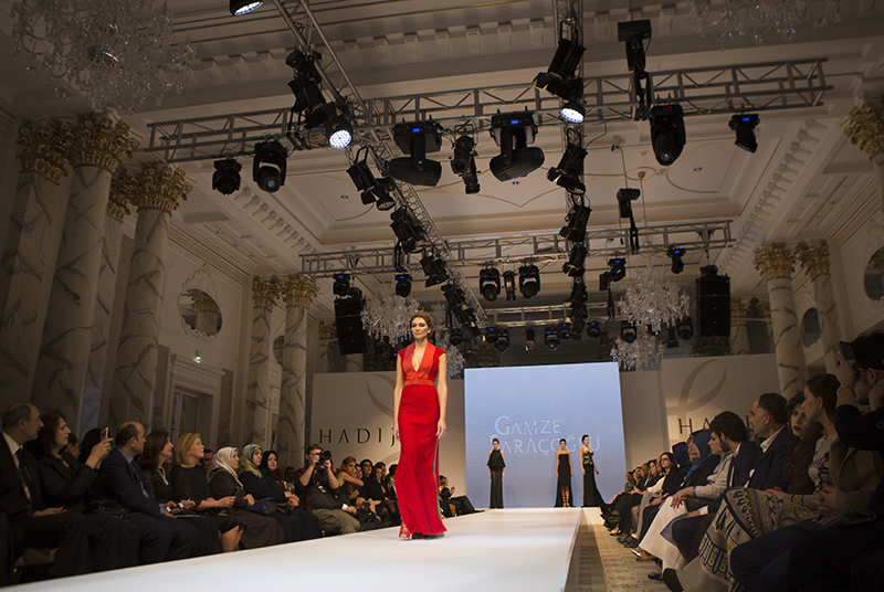 В Баку прошло красочное дефиле известных турецких дизайнеров (ФОТО)