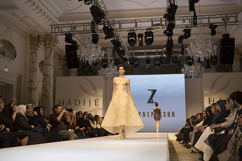 В Баку прошло красочное дефиле известных турецких дизайнеров (ФОТО)