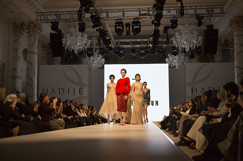 В Баку прошло красочное дефиле известных турецких дизайнеров (ФОТО)