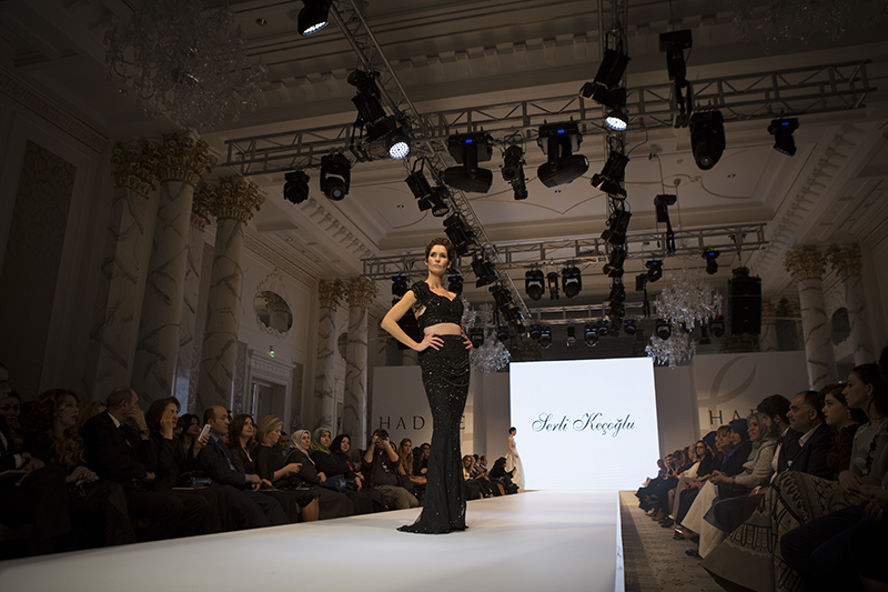 В Баку прошло красочное дефиле известных турецких дизайнеров (ФОТО)