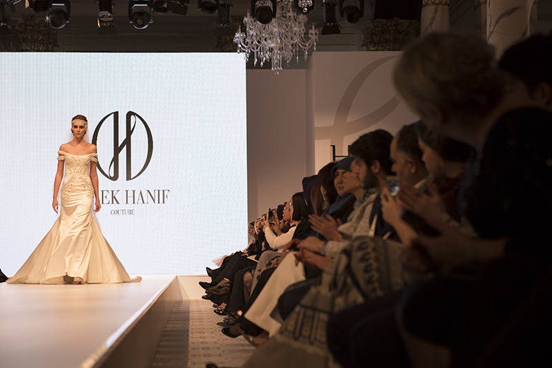 В Баку прошло красочное дефиле известных турецких дизайнеров (ФОТО)