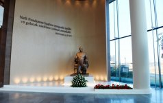 Президент Ильхам Алиев и его супруга Мехрибан Алиева приняли участие в открытии нового здания Госнефтефонда Азербайджана (ФОТО)