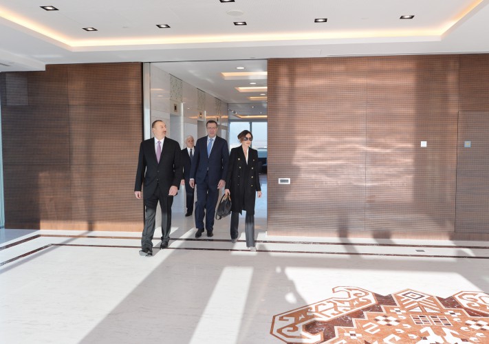 Президент Ильхам Алиев и его супруга Мехрибан Алиева приняли участие в открытии нового здания Госнефтефонда Азербайджана (ФОТО)