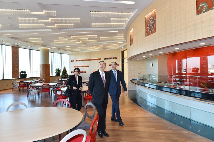 Президент Ильхам Алиев и его супруга Мехрибан Алиева приняли участие в открытии нового здания Госнефтефонда Азербайджана (ФОТО)