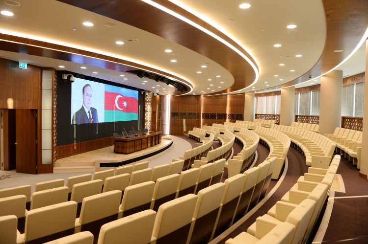 Президент Ильхам Алиев и его супруга Мехрибан Алиева приняли участие в открытии нового здания Госнефтефонда Азербайджана (ФОТО)